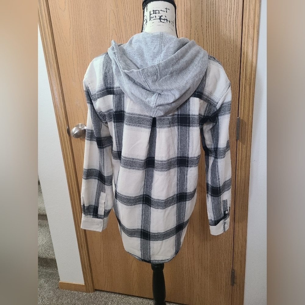 NWT Silver Jeans Co. Boyfriend Fit Button Down Plaid Flannel Hooded Shirt - Picture 2 of 3